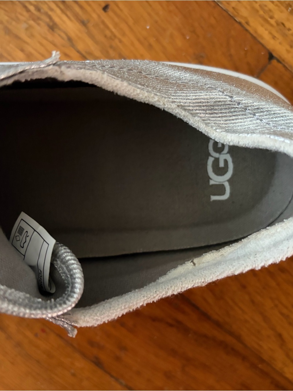 UGG womens Silver Metallic Lace-Up Sneakers 9.5 cute- good shape. Summer jackpot - Picture 4 of 14